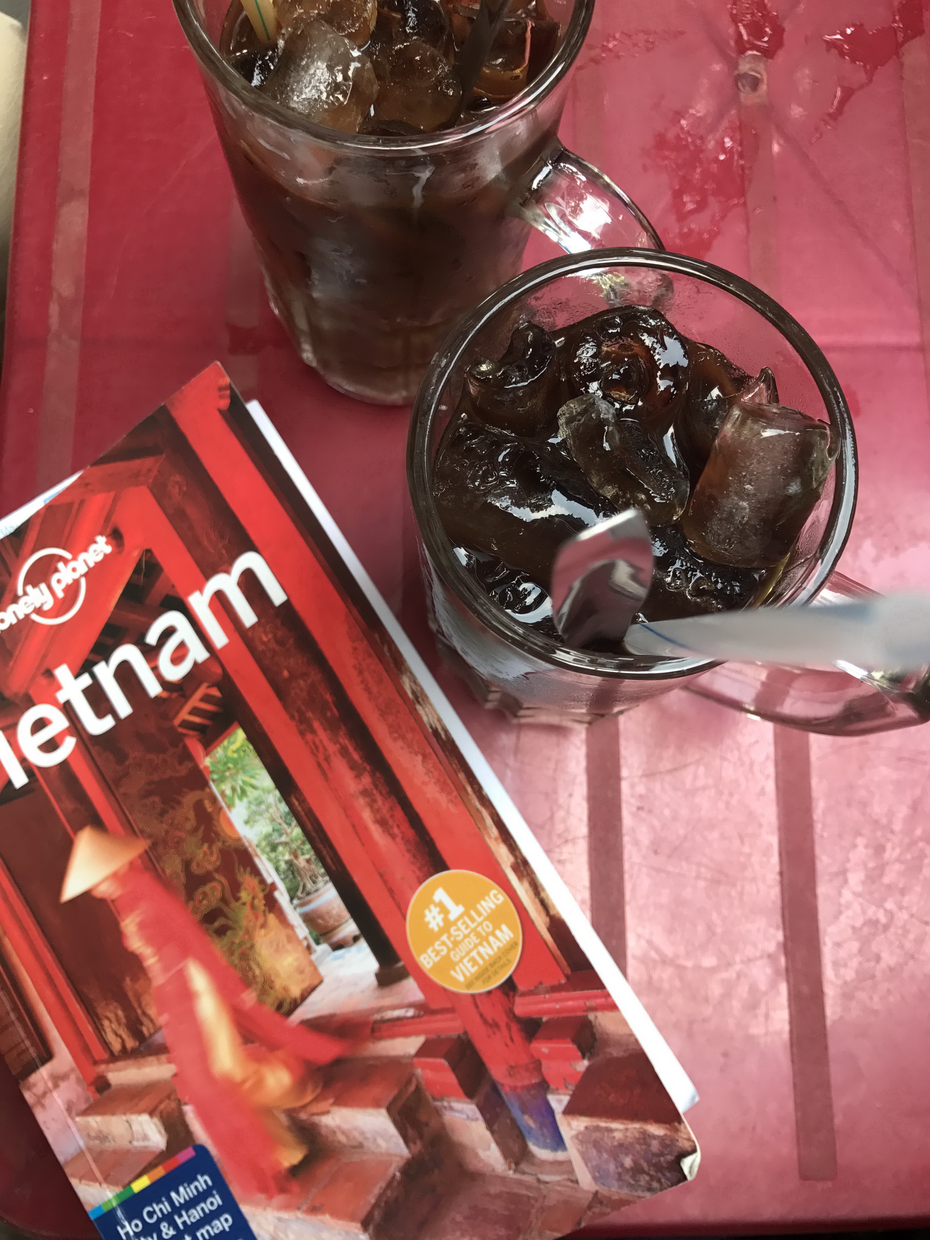 Lonely Planet és vietnami kávé