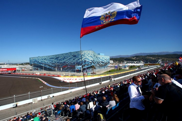 Lewis-Hamilton-F1-Grand-Prix-Russia-Qualifying-rKig5P8TY2Dx.jpg
