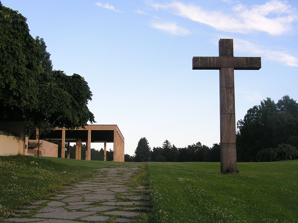 1024px-skogskyrkogarden_holycross.jpg