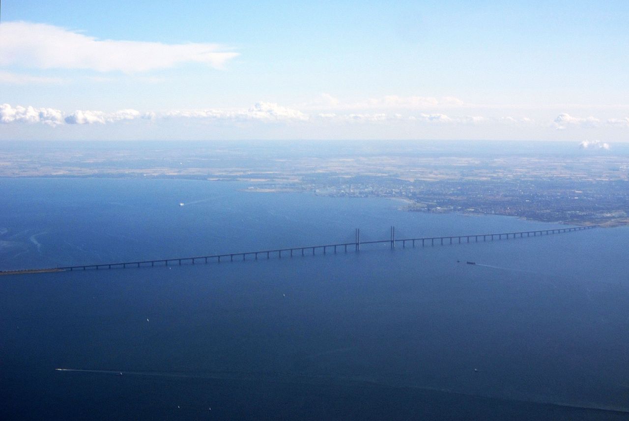 1280px-_resund_bridge.jpg