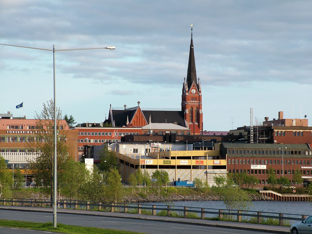 1280px-lulea_kirche.jpg