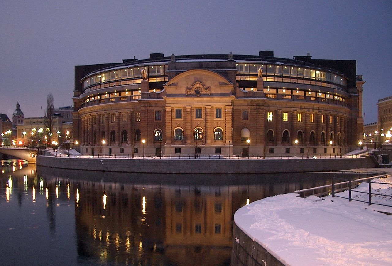 1280px-sveriges_riksdag_fr_vasabron.JPG