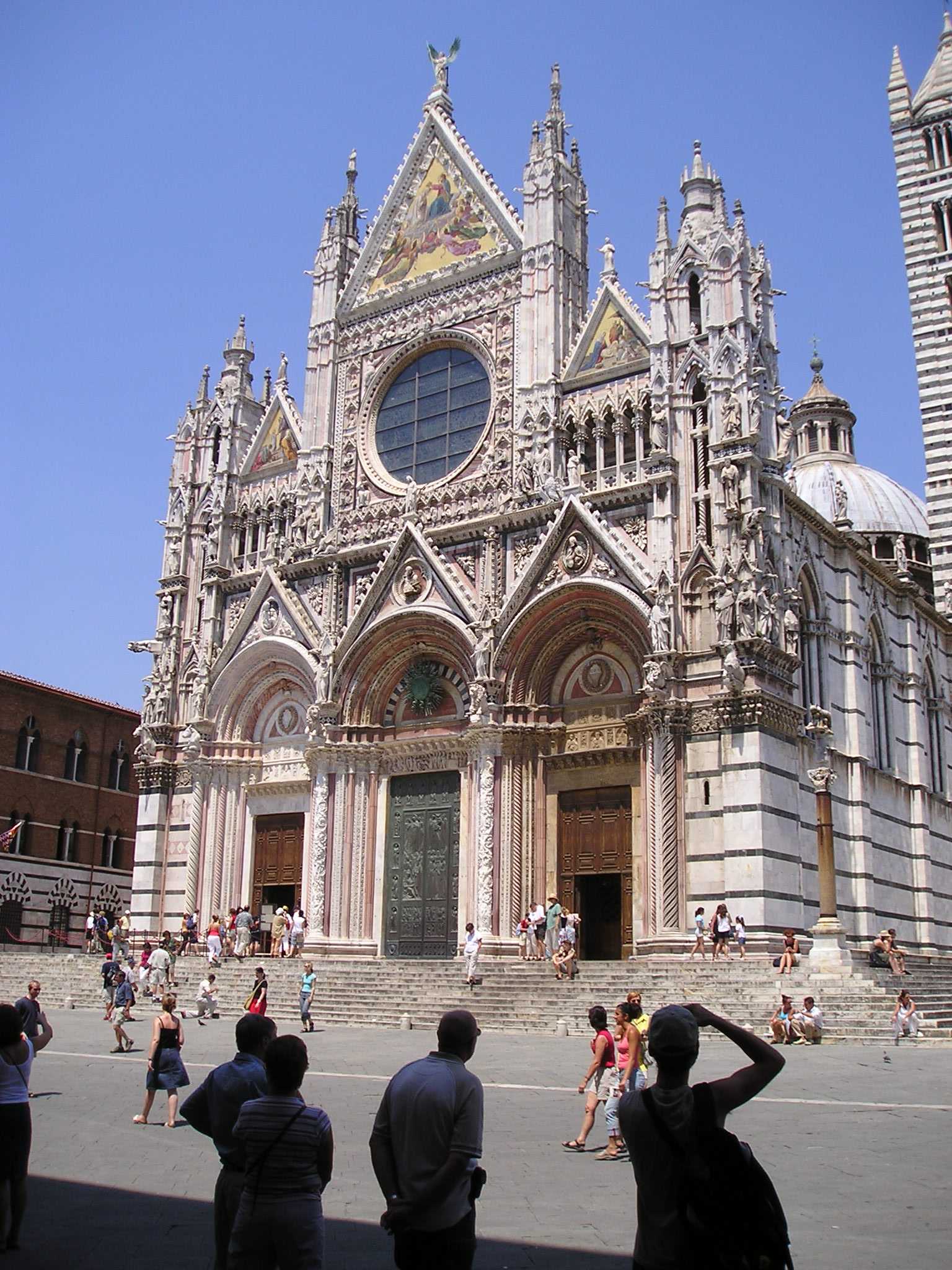 06280046_Duomo_homlokzat.jpg