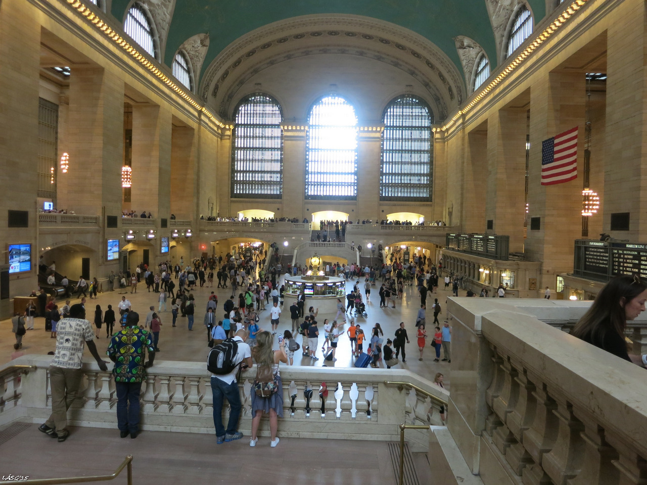 A Grand Central pályaudvar központi csarnoka, sok filmben láttuk. Lenyűgözőek a méretei, és ma is rengeteg vonat indul innen - pedig Kennedy személyesen akadályozta meg a megszűntetését és lebontását anno...