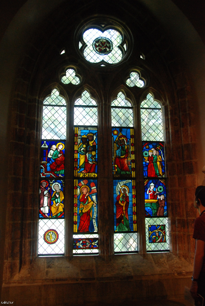 A kápolna festett üvegablakai, francia munka a 13. századból...