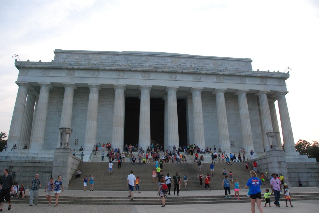 A Lincoln-emlékmű, az obeliszk után, a Capitoliummal szemben. Hatalmas, lenyűgöző. Ennél csak...