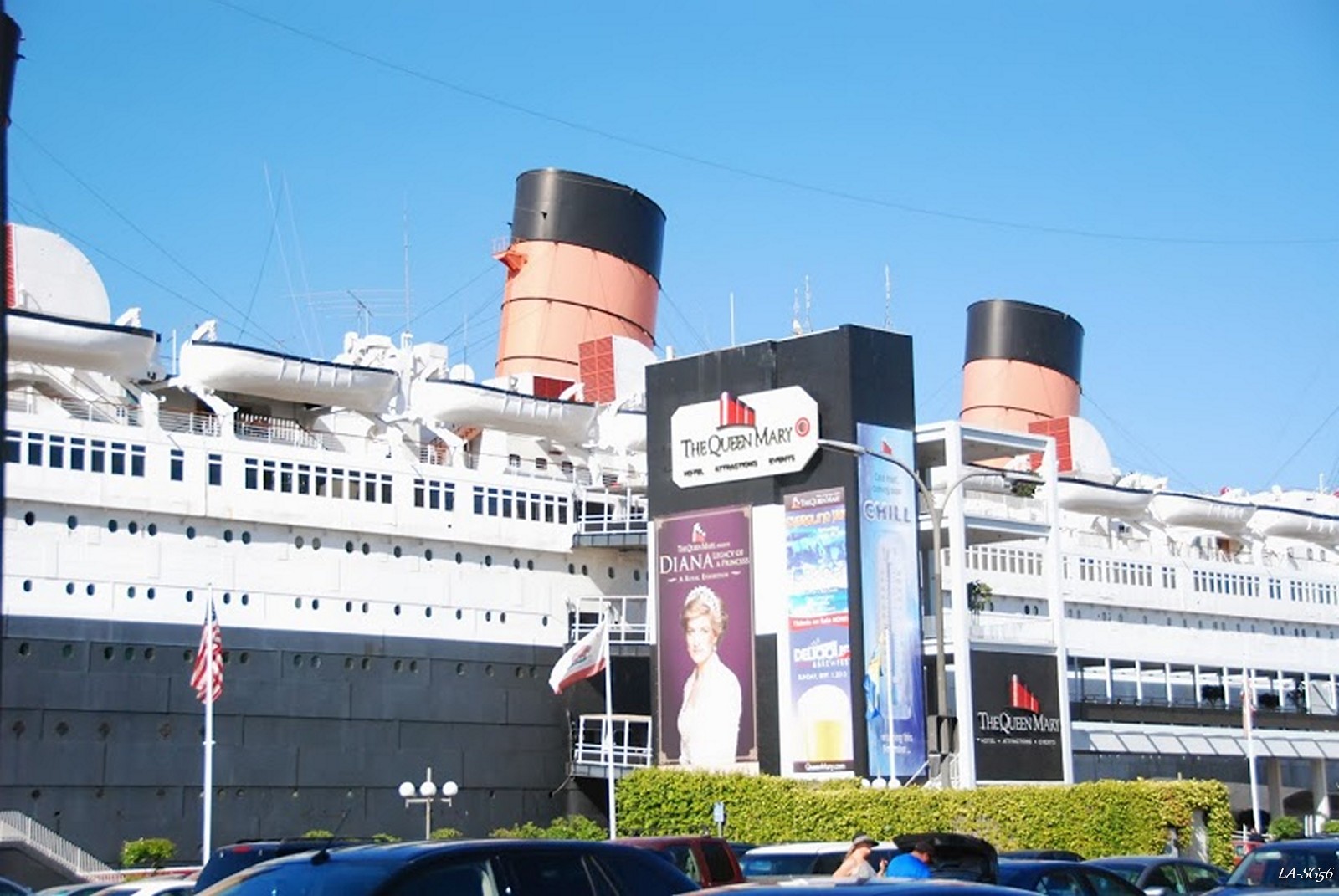 A Queen Mary szállodahajóként üzemel a Long Beach legelején, benne Diana-kiállítás...