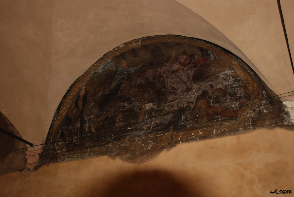A Santa Maria dei Servi oldalán végigfutó freskók gyalázatos állapotban vannak, ez egy, amelyiken legalább kivehetők az alakok. 