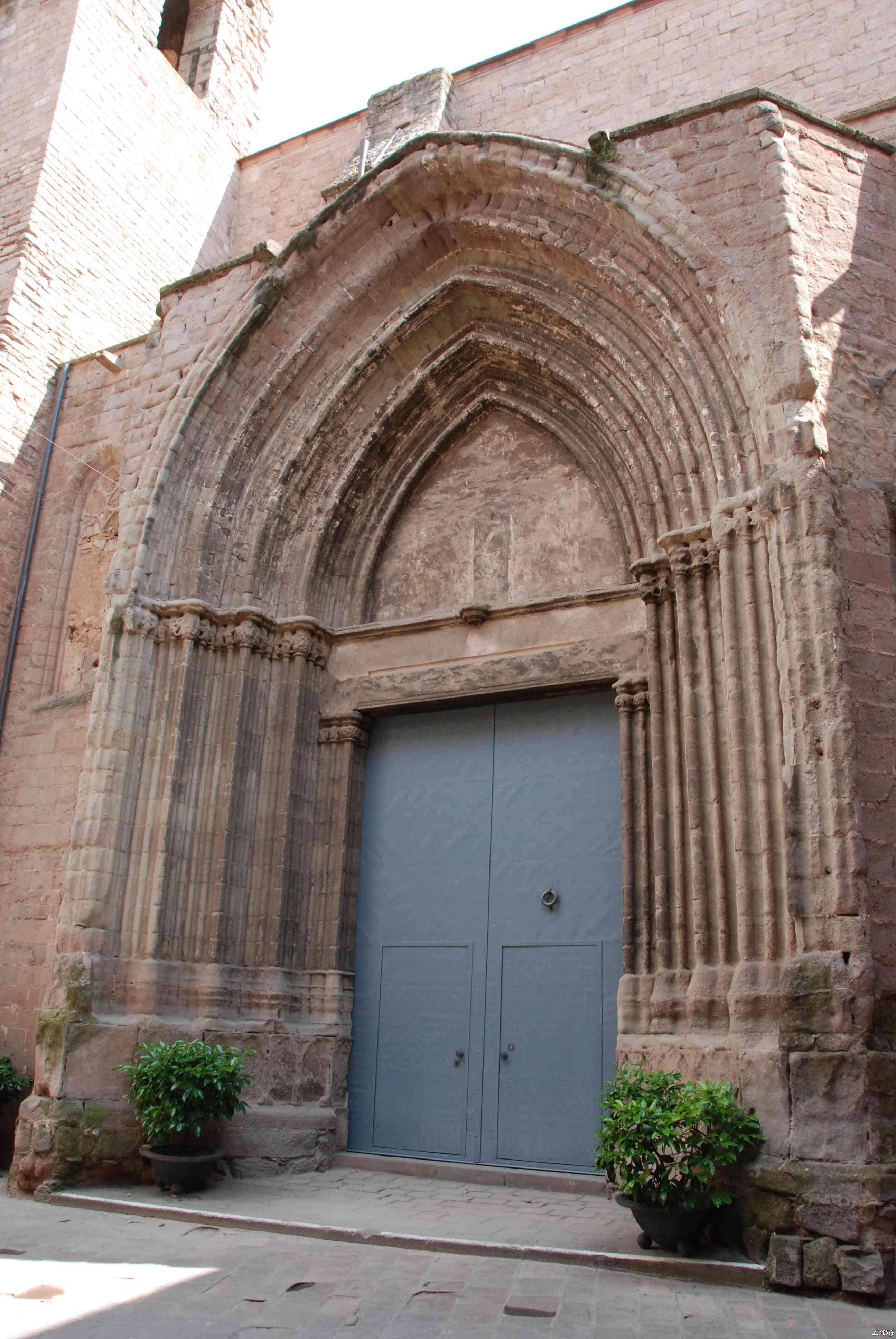 Cardona - A katedrális egyik bejárata