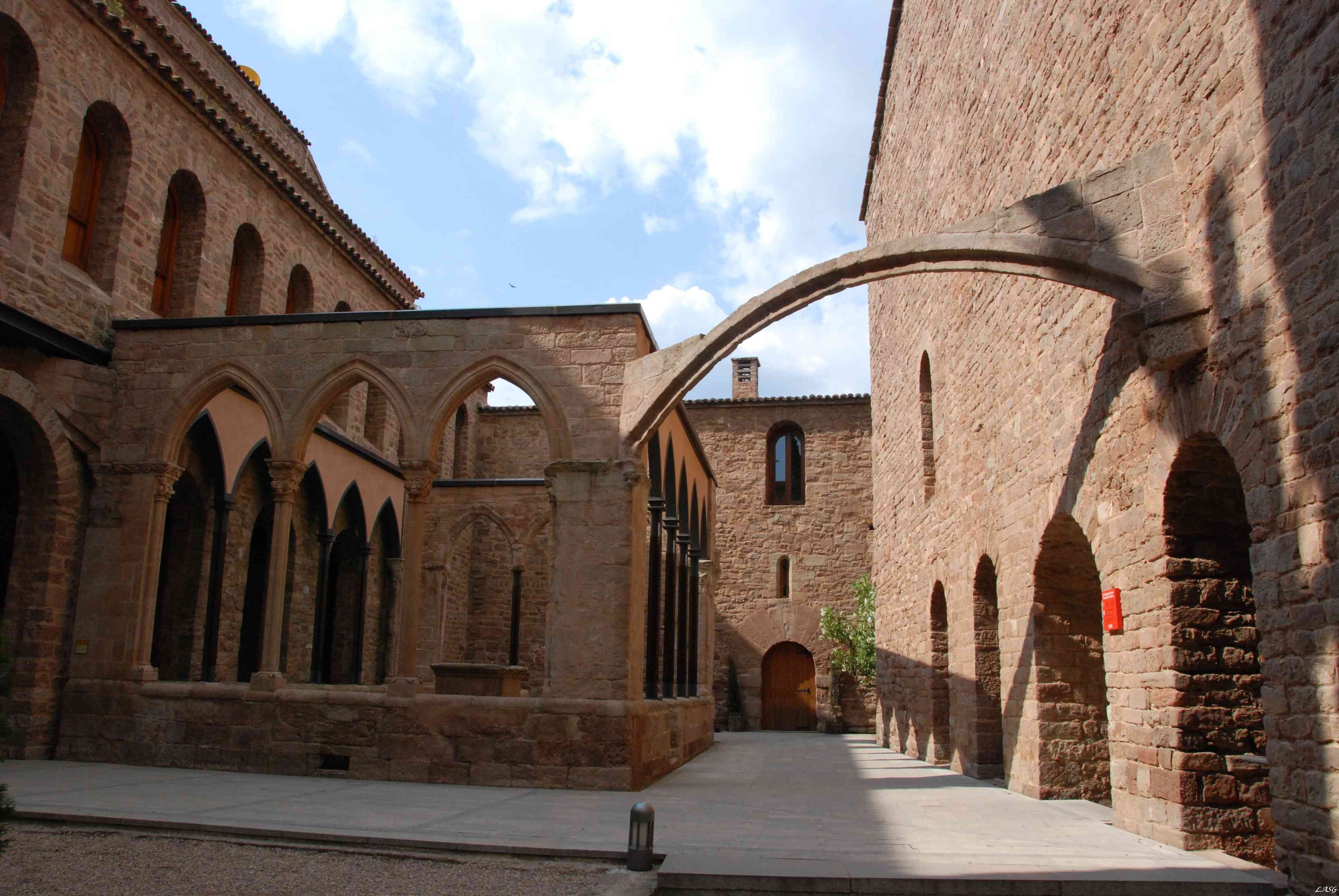 Cardona - Valahavolt kolostor kerengője beépülve a turistaszállóba