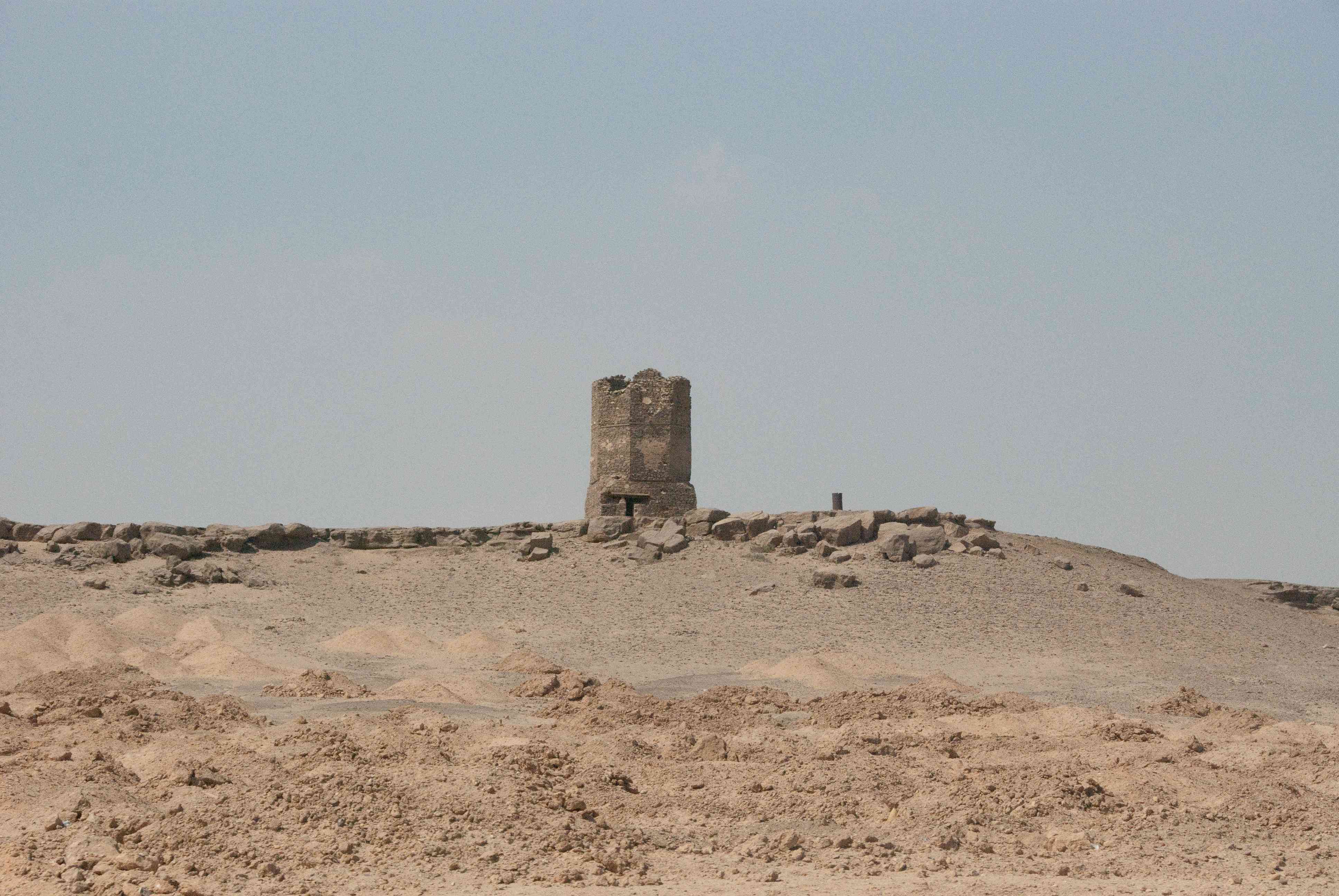 Sivatagi őrtorony romja