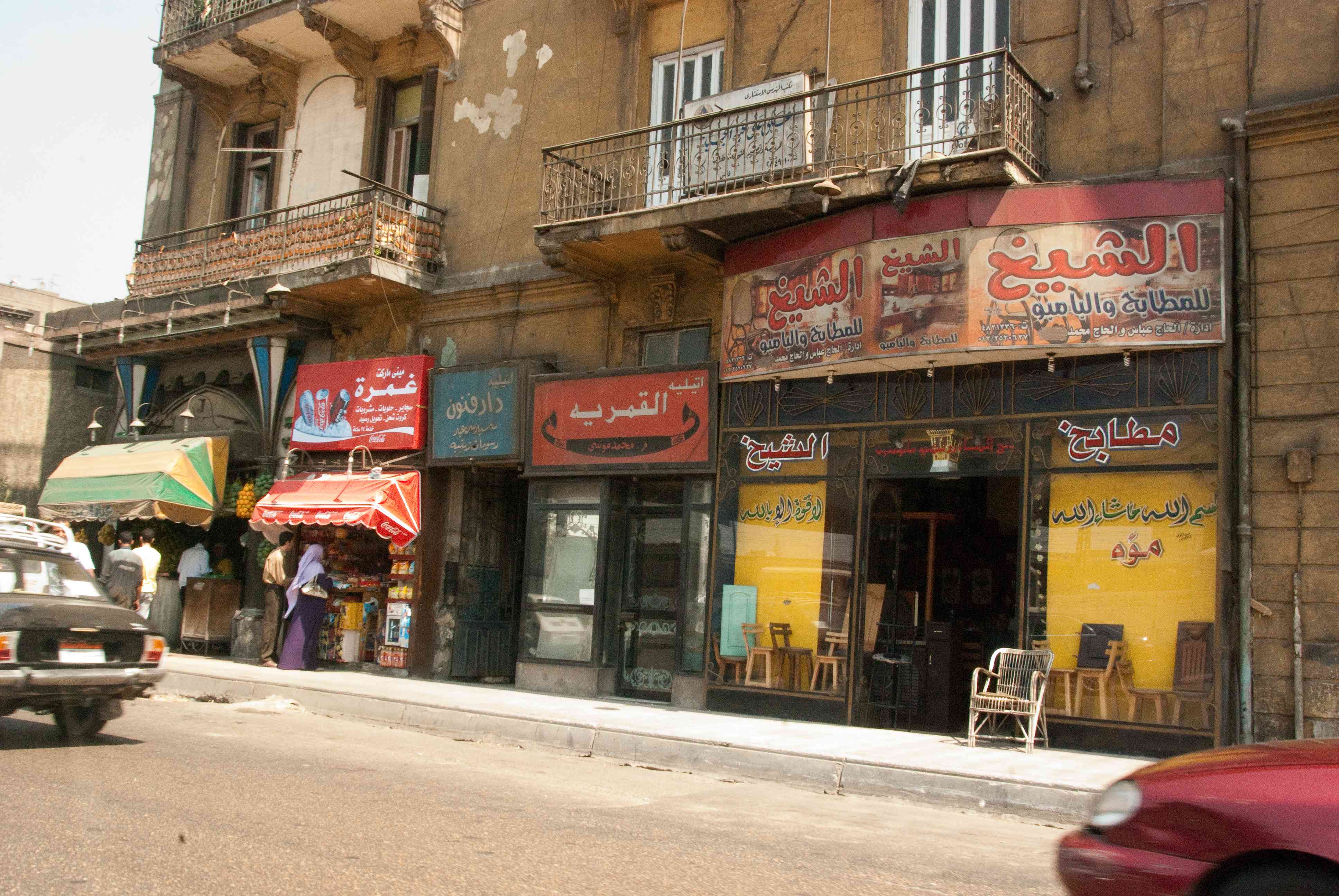 Kairó autóból, külvárosi üzletsor