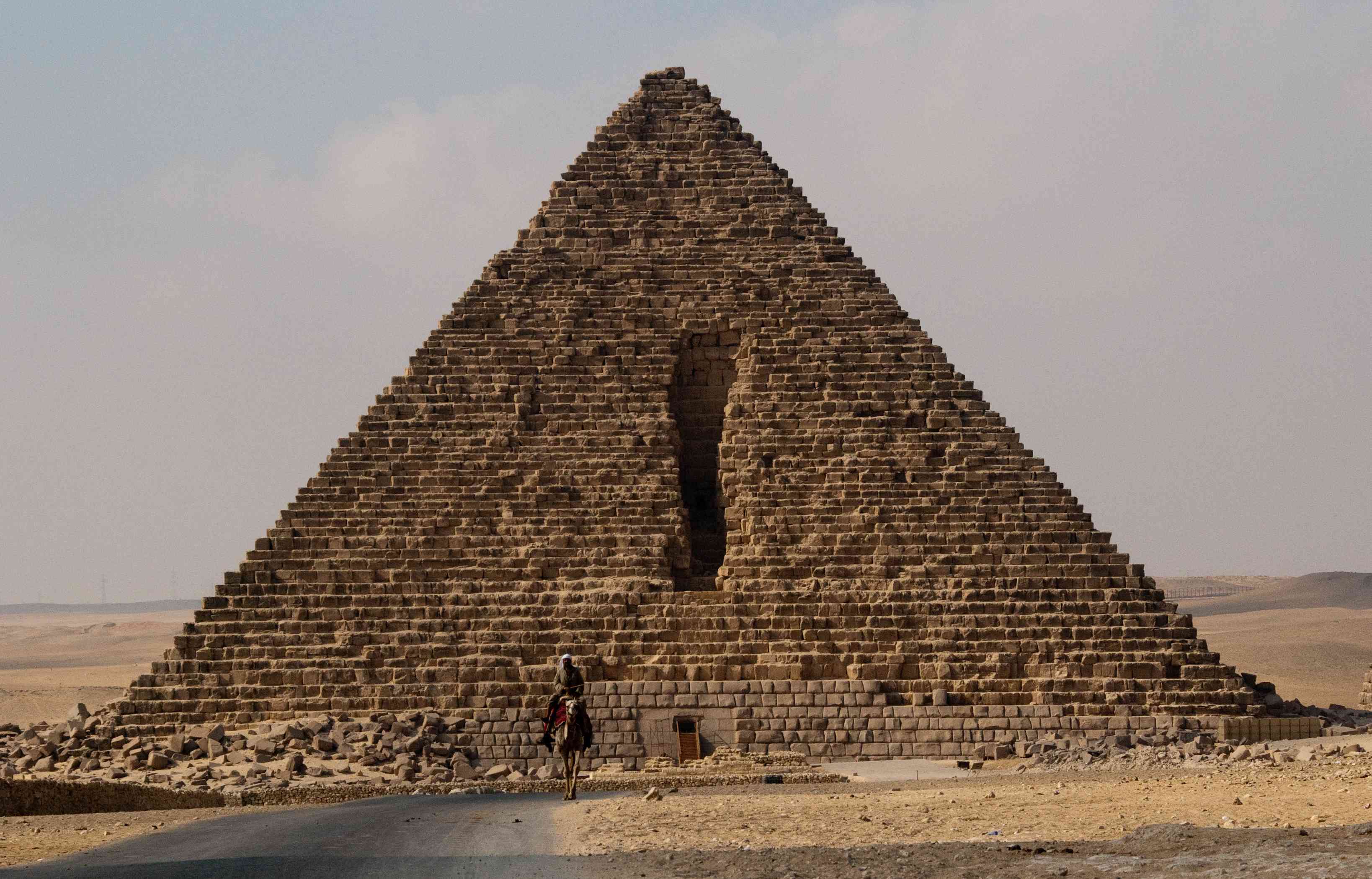 Mükerinosz piramis, tevegelés