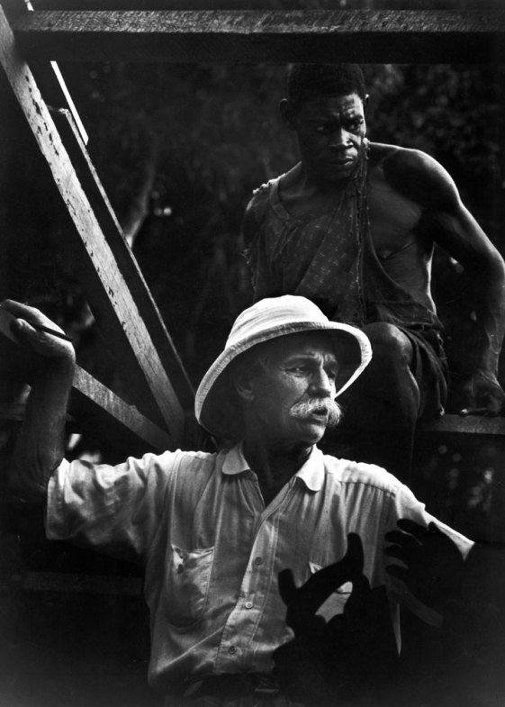Eugene Smith: Albert Schweitzer (1954, Gabon)<br />A Life magazin szerint a képet két másikból szerkesztette össze Smith, a fotós ezt tagadta, emiatt megszakadt a folyóirat és a művész közötti nyolc éves együttműködés.