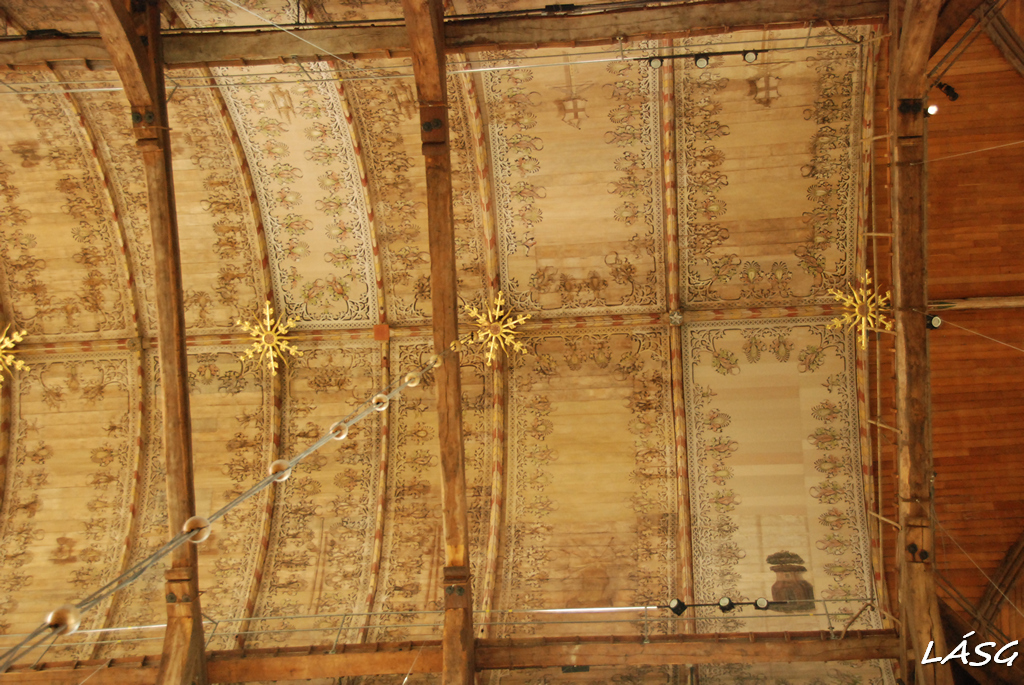 Az alkmaari Szent Lőrinc templom kereszthajójának festett famennyezete.