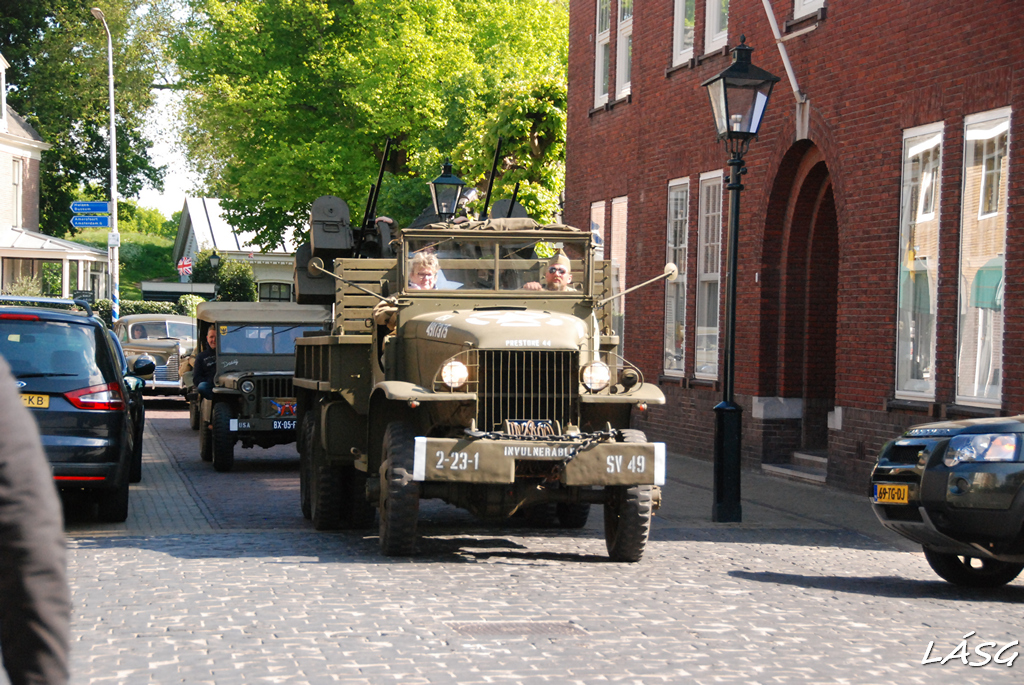 Az oldtimer katonai jármű felvonulás