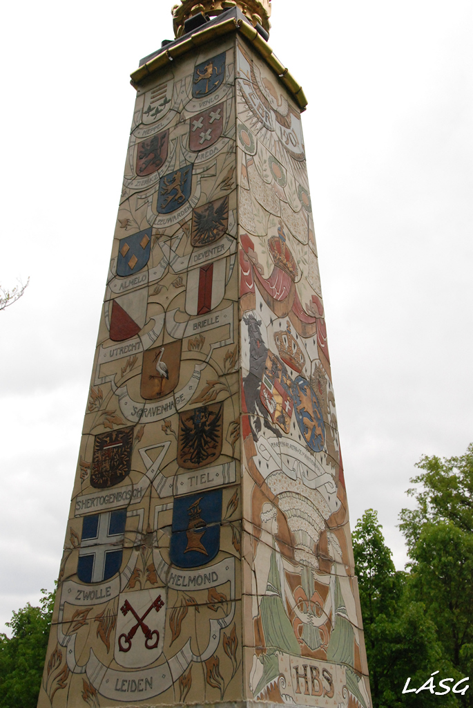 A holland nép tisztelgő obeliszkje Julianna királynő születésére.