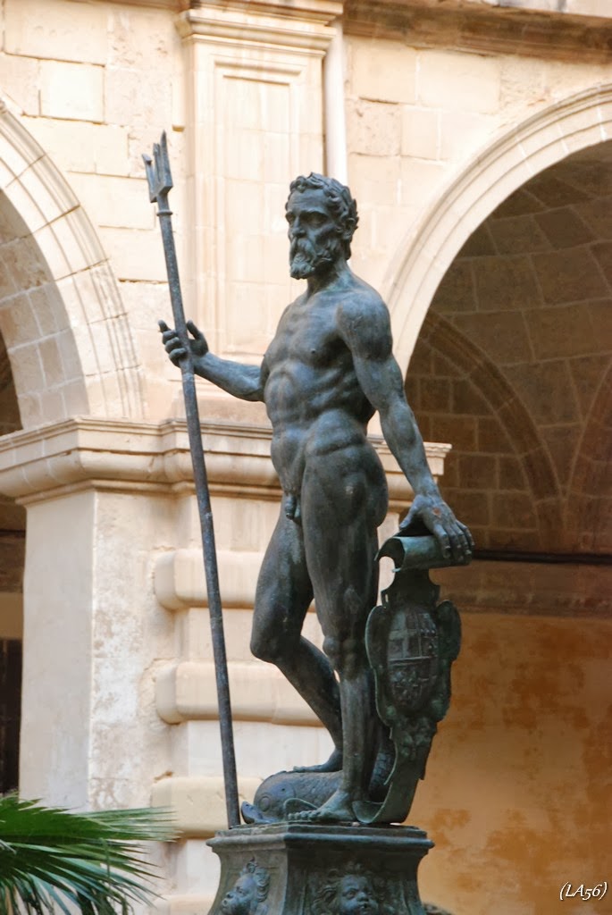 Neptunusz szobra a Nagymester Palotájából, a szoborhoz Andrea Doria generális állt modellt.