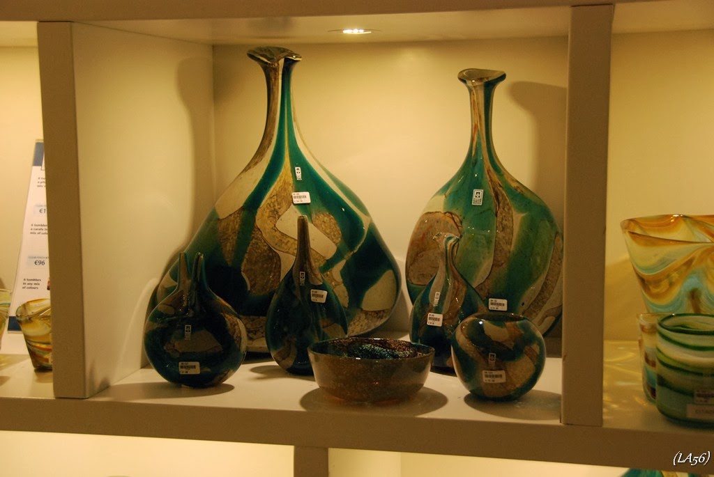 Jellegzetes mdinai üvegek a boltból