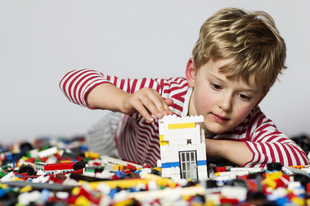 LEGO – A gyermekkor színes világa
