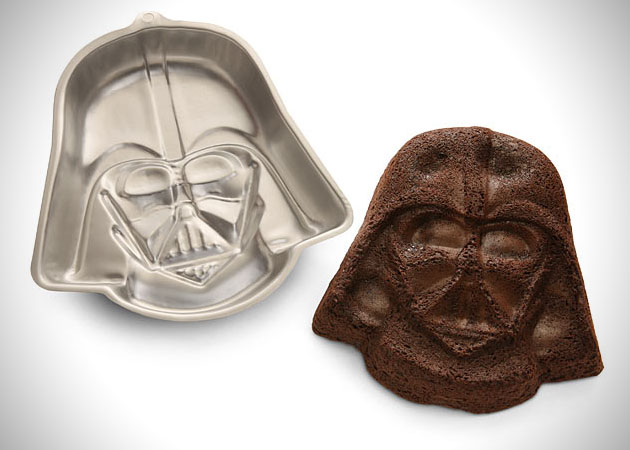 sw-dart-vader-cake-pan.jpg