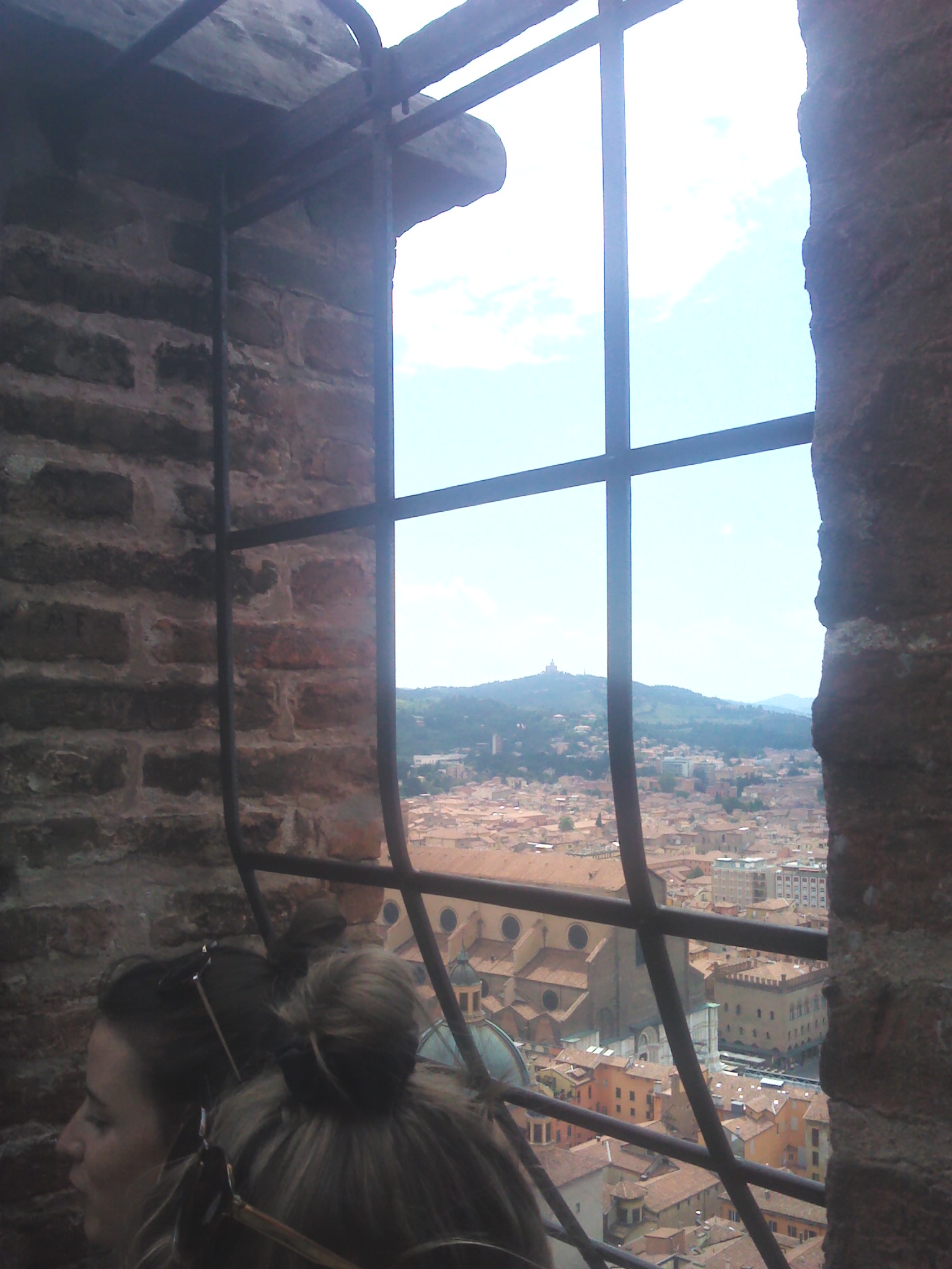 Bologna felülről, bónusz amerikai fejekkel.jpg