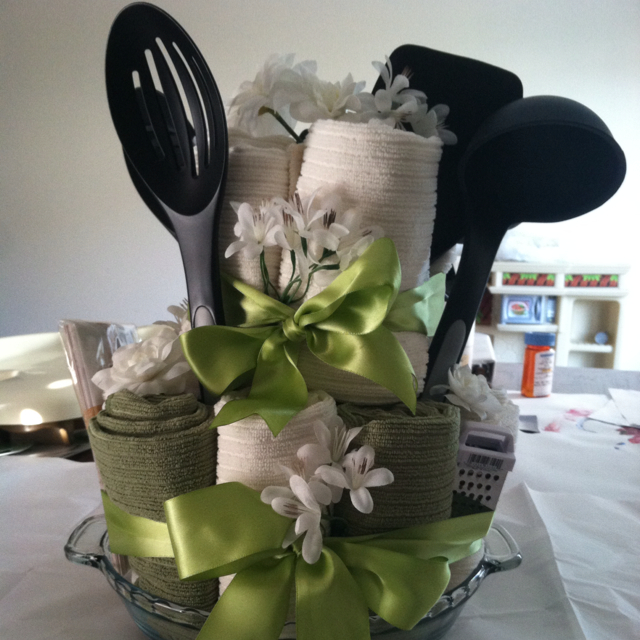 Leánybúcsú ajándék ‘valami a konyhába‘: TÖRCSI TORTA (towel cake) 