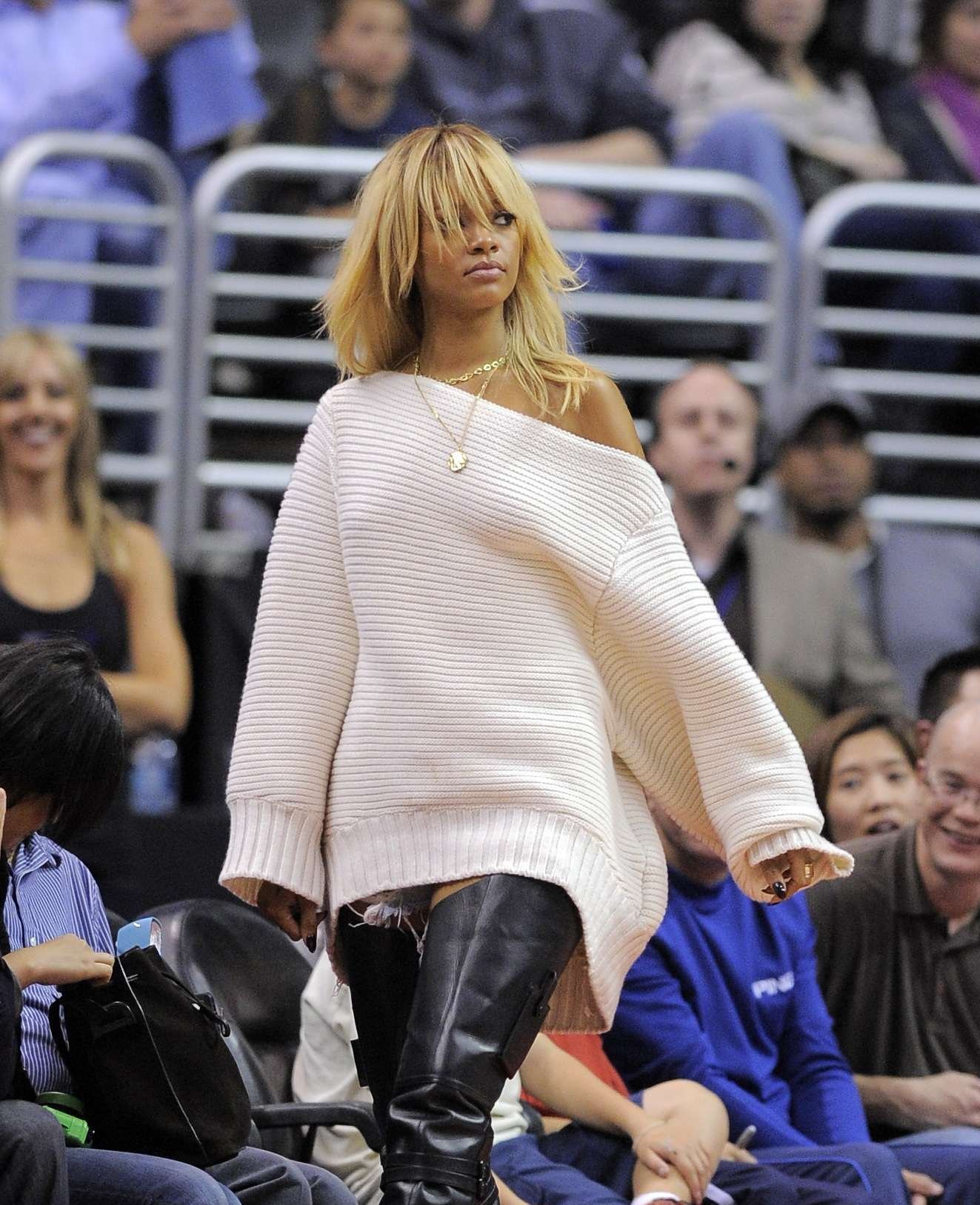 rihanna-denver-nuggers-vs-los-angeles-clippers-1.jpg