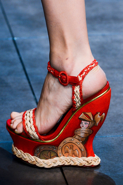 spring_summer_2013_footwear_trends_decorated_wedge_platforms_Dolce_Gabbana-Spring2013.jpg