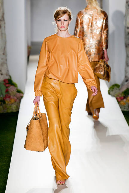 16-elle-mulberry-spring-2013-rtw-003-de-lgn.jpg