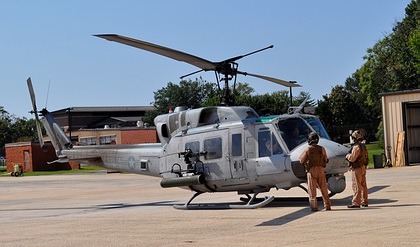 120913_Hende_USA_UH-1N_3.jpg