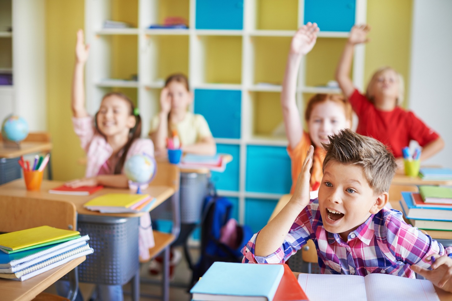 children-classroom-with-theirs-hands-up_pressfoto_freepik.jpg