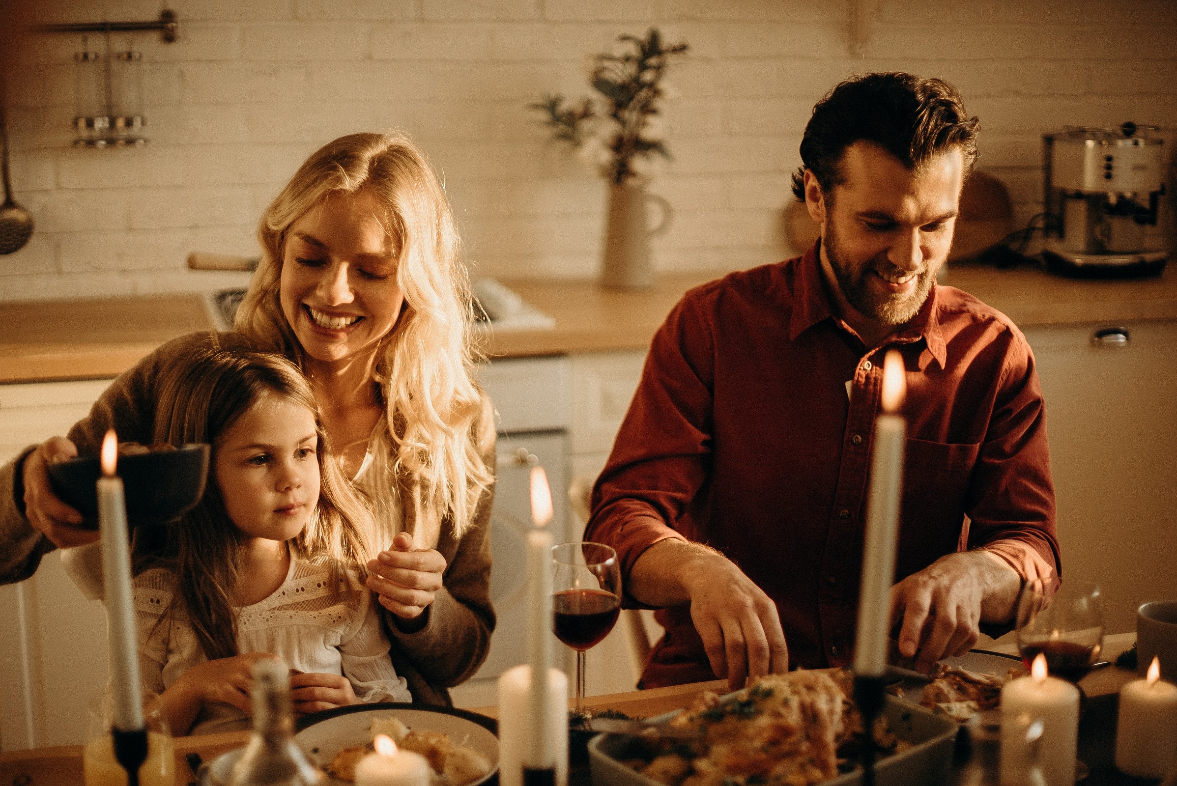 cottonbro-pexels-family-having-meal-at-the-table-3171200.jpg