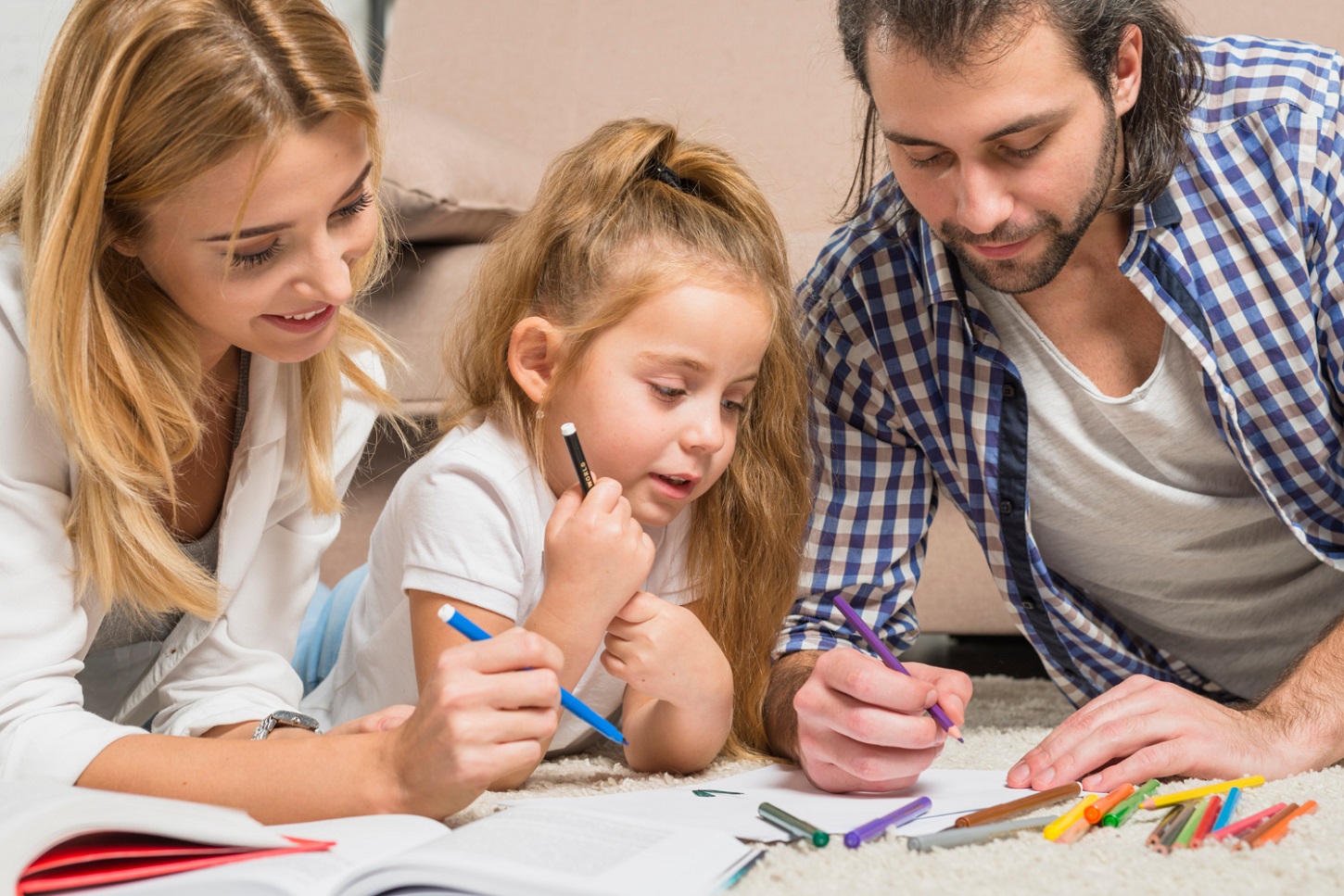 family-painting-floor_freepik.jpg