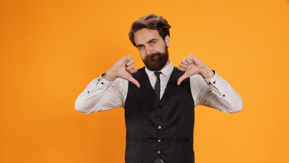staff-member-gives-thumbs-down-camera_dc_studio_freepik.jpg