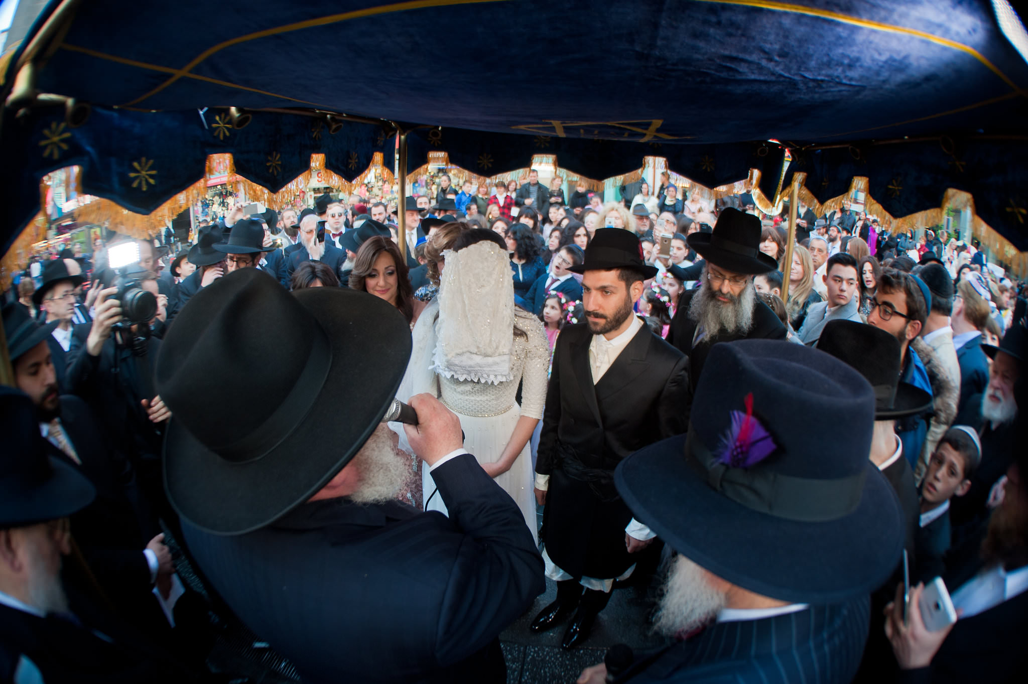 Miért tartjuk a hagyományos zsidó esküvőt szabad ég alatt?