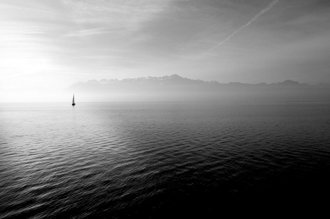 sailing-boat-569336_1280.jpg