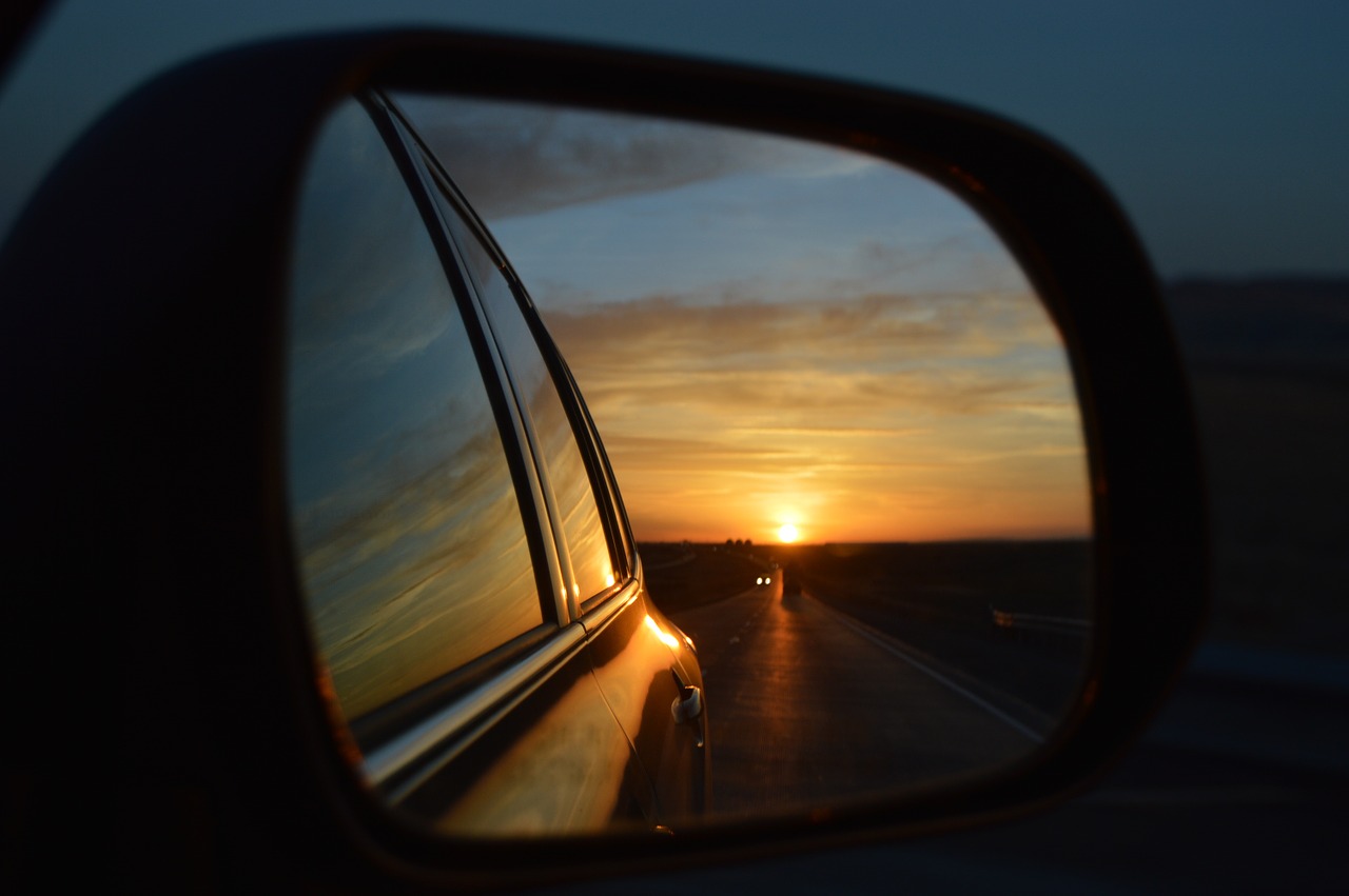 rear-view-mirror-835085_1280.jpg