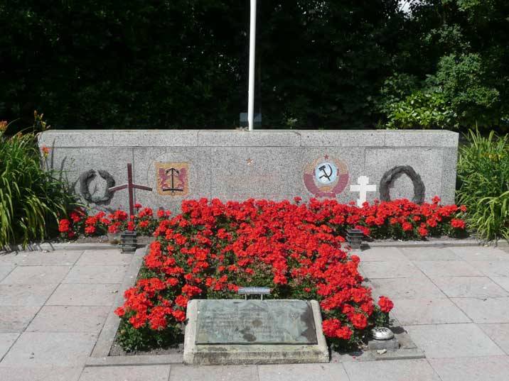 texel-georgian-cemetery-05.jpg