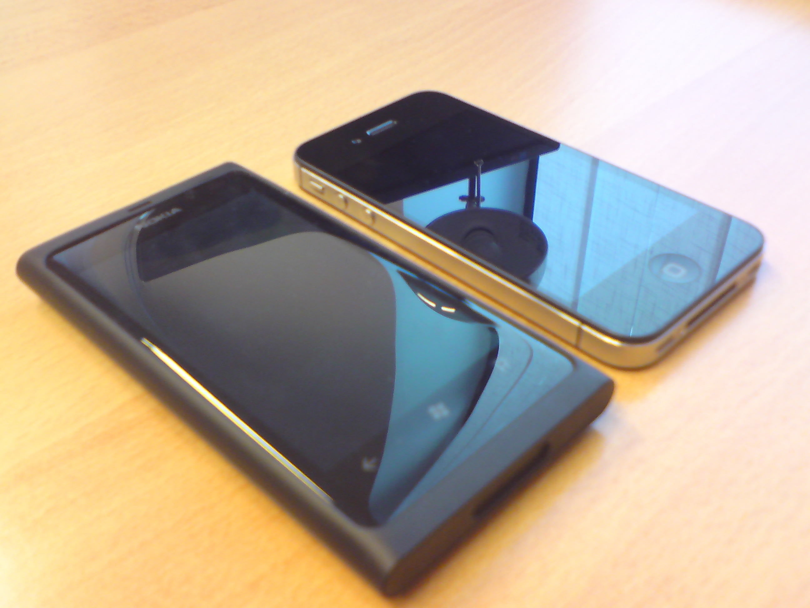 Nokia lumia vs iphone 4s