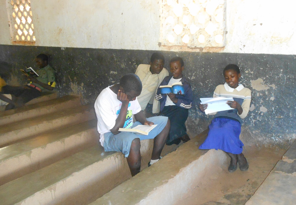 Reading Club Nkaombe 0401.jpg