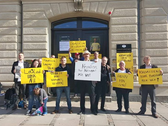Tüntetés a koppenhágai horvát nagykövetség előtt