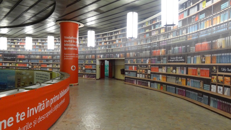 Digital-library-in-Bucharest-underground-1.jpg