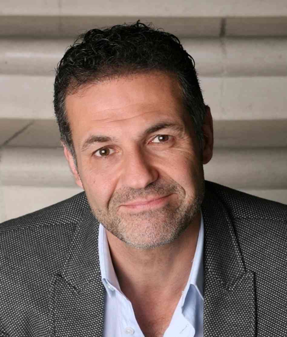 khaled-hosseini-c-2013-by-elena-seibert_custom-d470b97a4fbf2d44d80f59ab4033a1502c8fdc97-s6-c30.jpg