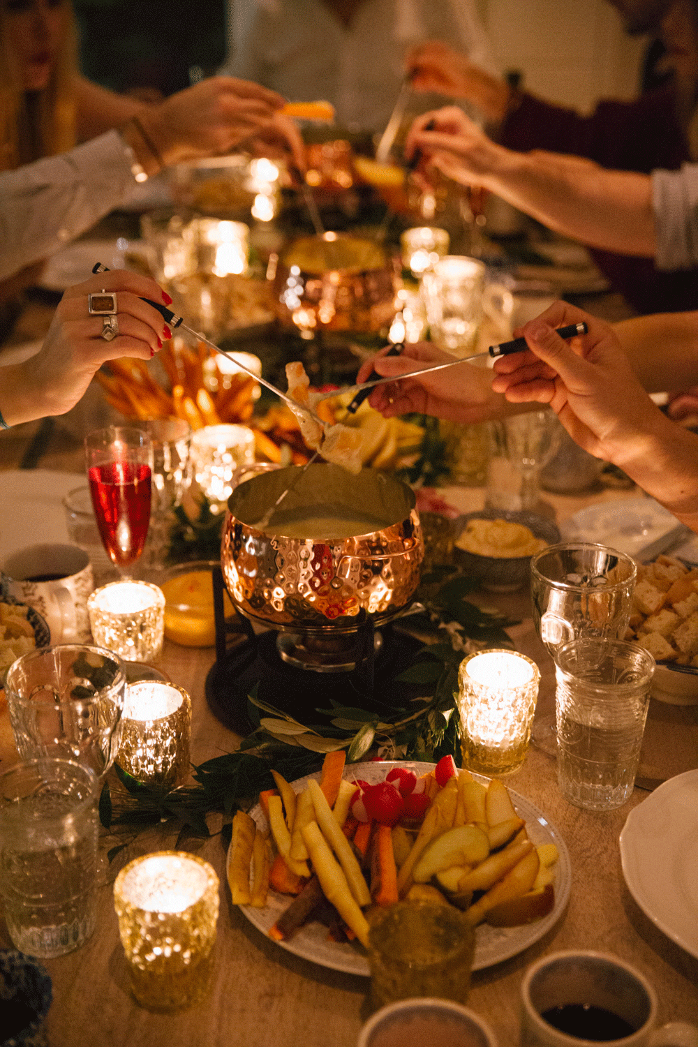 fondue-dinner-party-24.gif