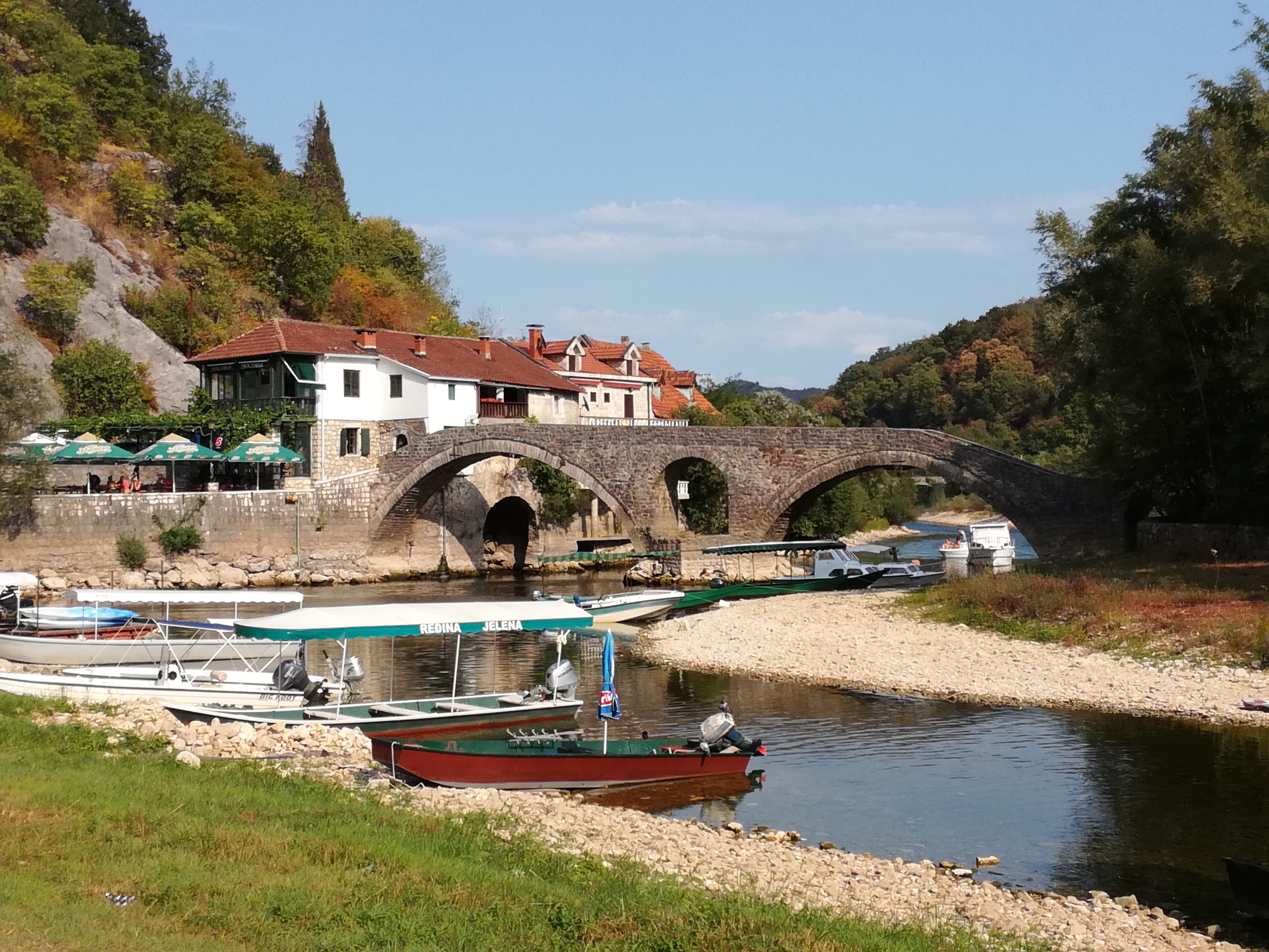 dubrovnik felé egy öreg híd (Stari Most)