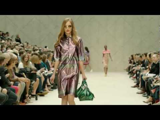 Ez lesz a női divat 2013 tavaszán 2013 nyarán - Burberry Prorsum divatbemutató 2013 tavasz nyár női kollekció