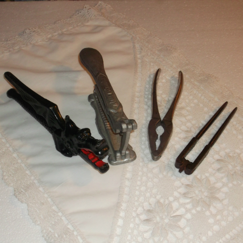 Diótörő gyűjteményem - egyenlőre ennyi 4 darab Diótörő gyűjteményem - egyenlőre ennyi 4 darab