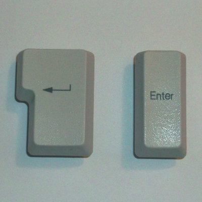 ENTER billentyű gomb - egy-egy a karakteres és a numerikus klaviatúrához