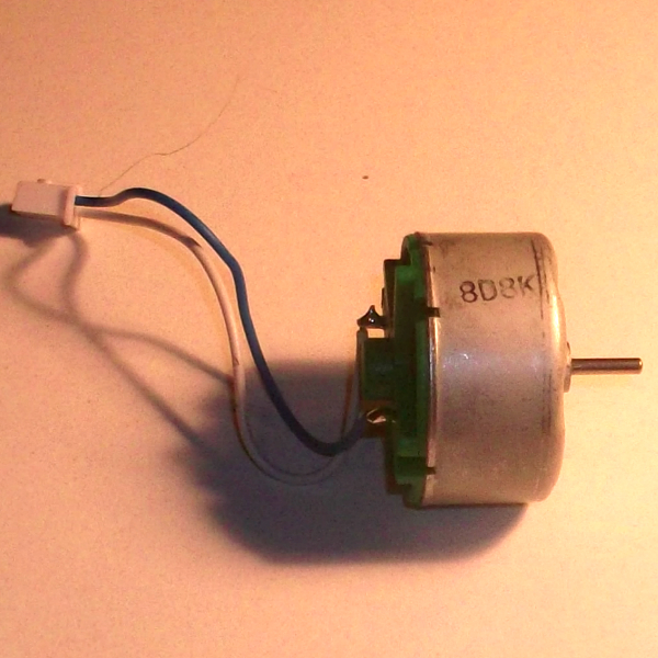 HOI PO motor 3 V-os 8D8K